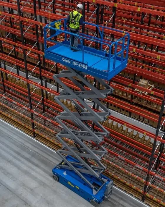 Plataformas elevatórias do tipo tesoura para trabalhos em altura