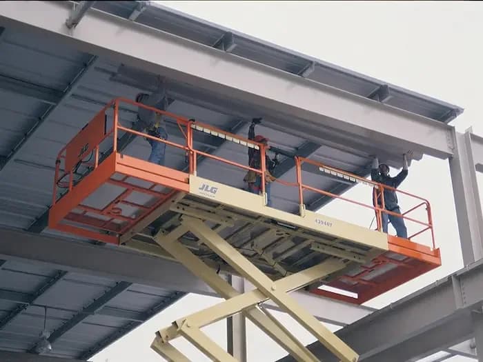 4394RT: Plataforma Elevatória Tesoura Diesel JLG
