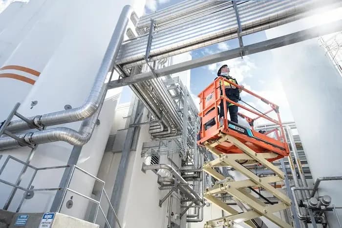 AE1932 DaVinci: Plataforma Tesoura JLG