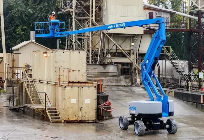 Genie Z-60/37 DC 4WD 4X4 SKG: Plataforma Articulada