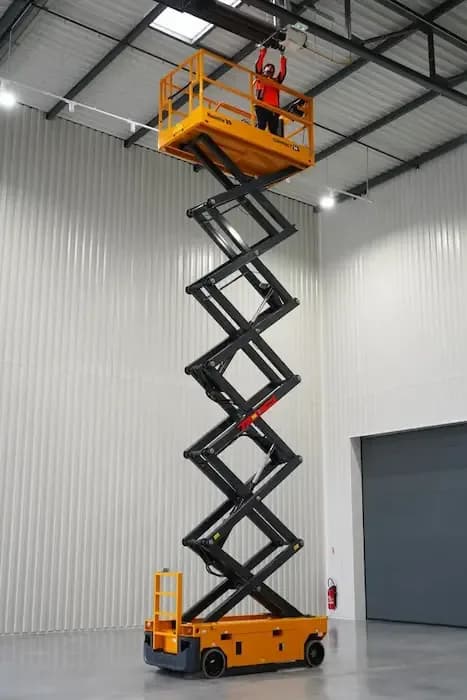 Haulotte COMPACT 14: Plataforma Tesoura (Sanfonada)