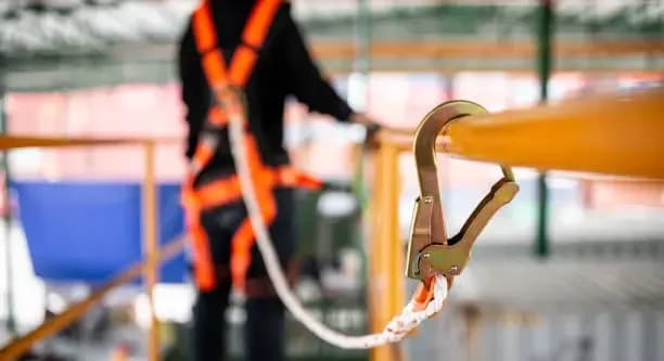 A importância da linha de vida em trabalho em altura