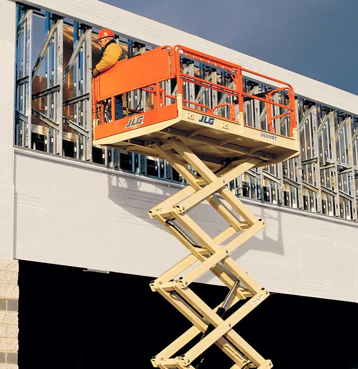 JLG 260: Plataforma Tesoura (Sanfonada)