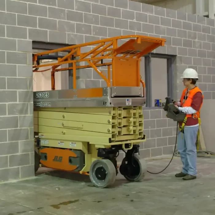 JLG 2630ES NMT: Plataforma Tesoura (Sanfonada)