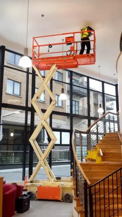 JLG 6RS NMT: Plataforma Tesoura (Sanfonada)