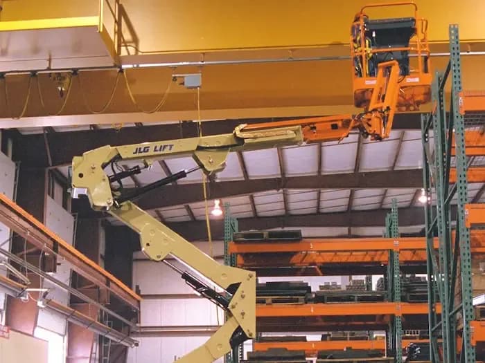 JLG E400AN NARROW: Plataforma Articulada
