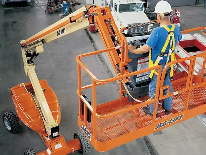 JLG EC600SJ 4X4 SKG: Plataforma Telescópica