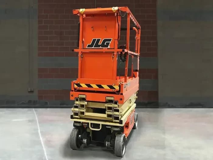 JLG ES2632 NMT: Plataforma Tesoura (Sanfonada)