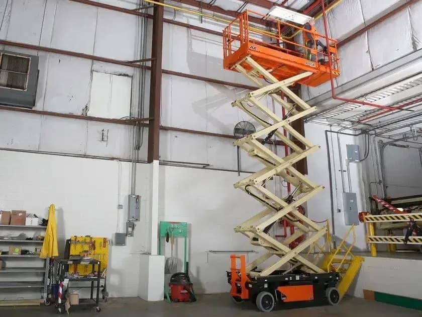 JLG R4045: A escolha inteligente para elevação rápida e segura