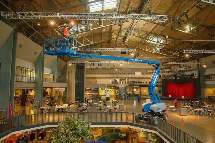 Plataformas Elevatórias Híbridas: Vantagens e Características
