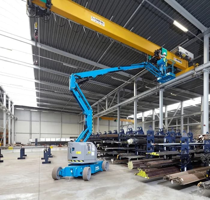 Alugar Plataformas Elevatórias Articuladas: Entenda os Benefícios