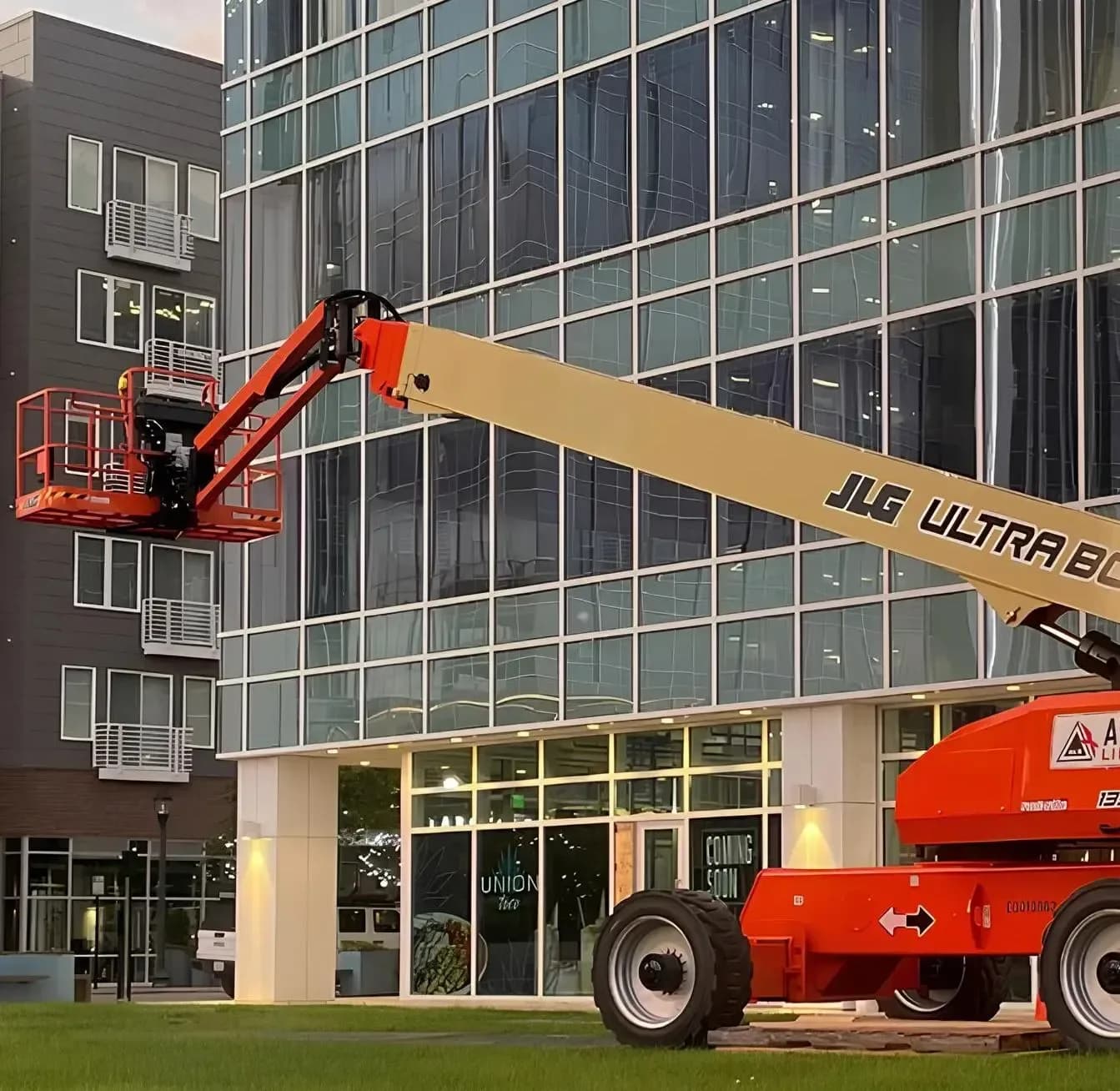 Conheça as plataformas elevatórias JLG