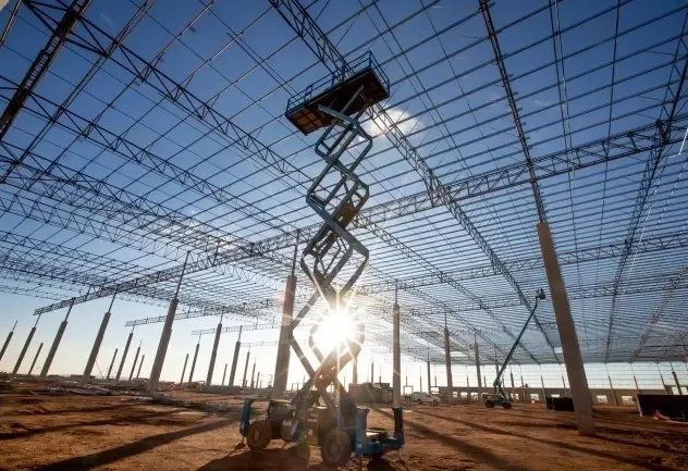 Plataformas elevatórias do tipo tesoura para trabalhos em altura
