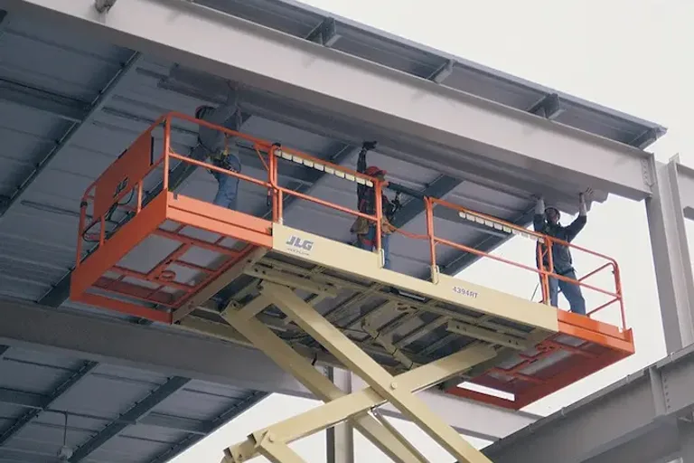 4394RT: Plataforma Elevatória Tesoura Diesel JLG