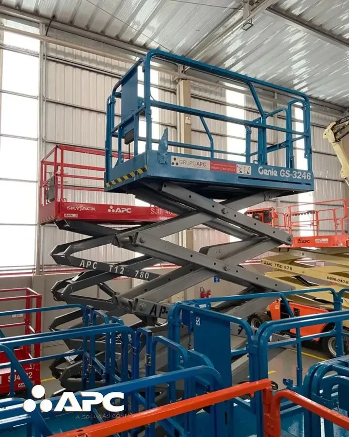 uso de plataformas elevatórias em ambientes internos