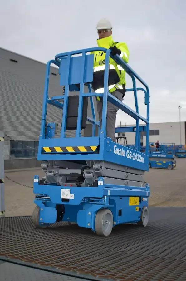 Genie GS 1432m E-Drive NMT: Plataforma Tesoura
