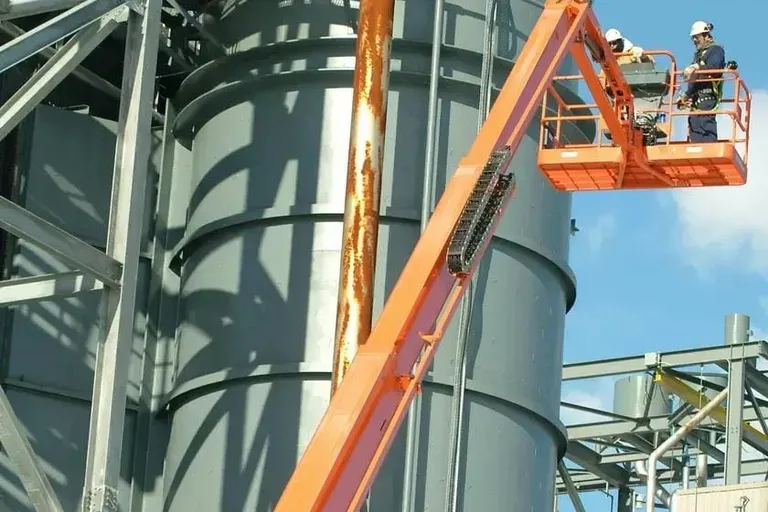 JLG 1200 SJP: Alcance e robustez excepcionais