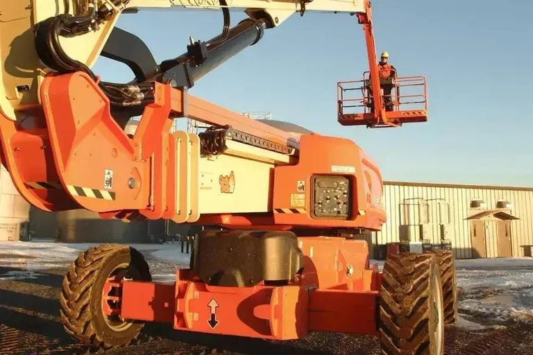 JLG 1250AJP: Maior velocidade e versatilidade para canteiros