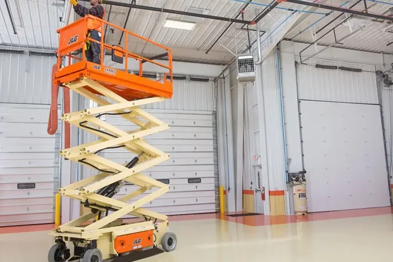 JLG 3246ES: plataforma tesoura elétrica para locação