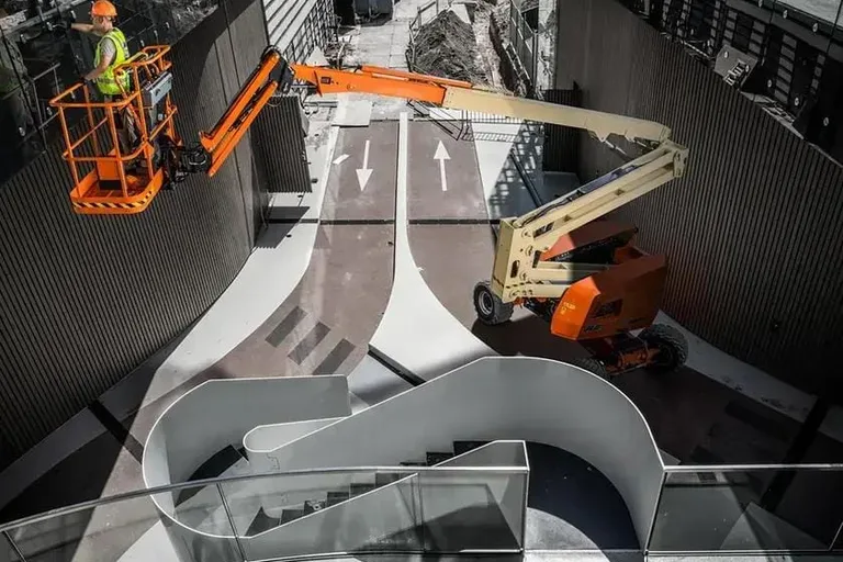 JLG EC520AJ: operações em altura sem complicações