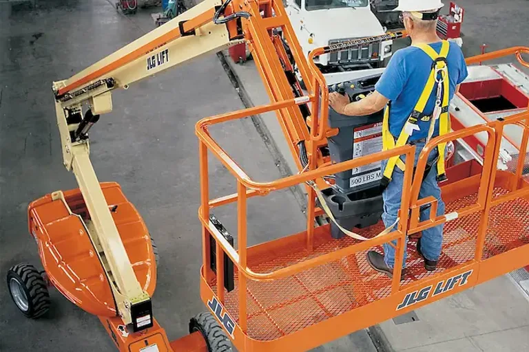 JLG EC600SJ 4X4 SKG: Plataforma Telescópica