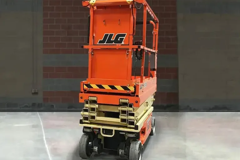 JLG ES2632 NMT: Plataforma Tesoura (Sanfonada)