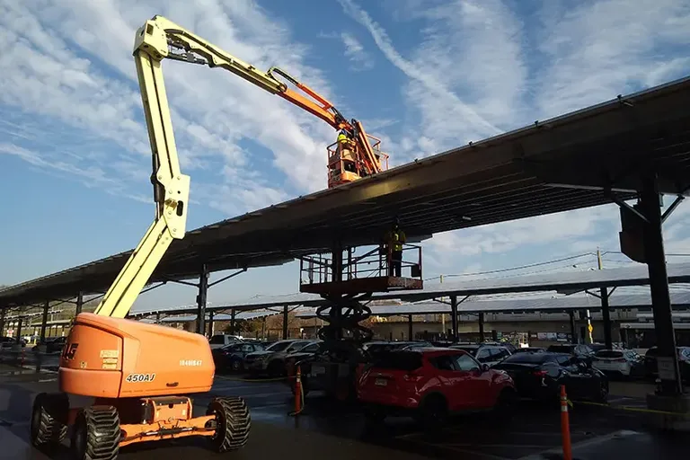 Como operar plataforma elevatória com segurança