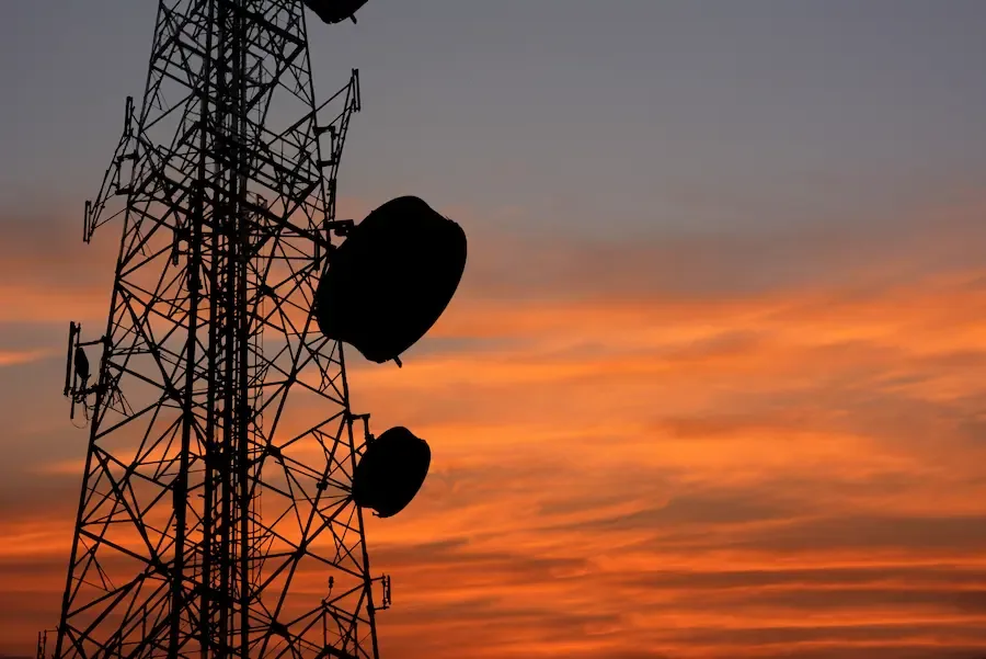 Setor de Telecomunicações e Uso de Plataformas Elevatórias