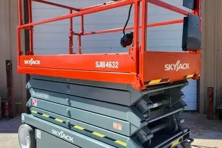 SKYJACK SJIII 4632: Plataforma robusta para trabalhos em altura