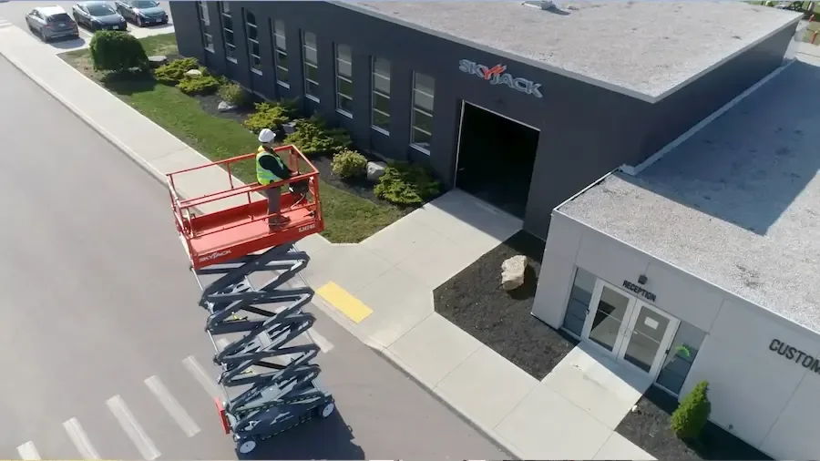 SkyJack SJIII 4740: Plataforma Tesoura (Sanfonada)